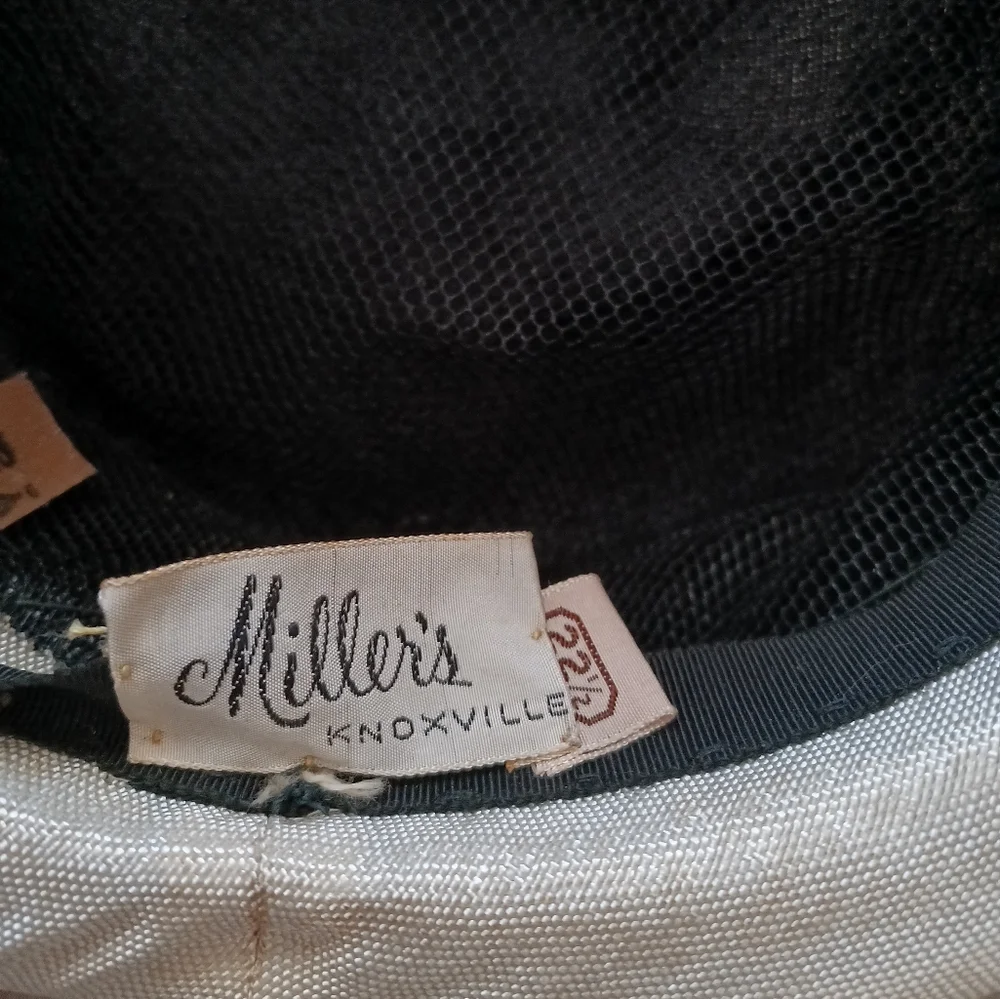 RARE AND STUNNING VINTAGE 1930S/ 40S BLACK STRAW HAT W/ VTG FLORALS AND FRUIT !